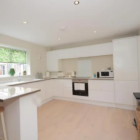 The Mews - 2 Bedroom Luxury, Spacious House With Free Parking York Exterior photo