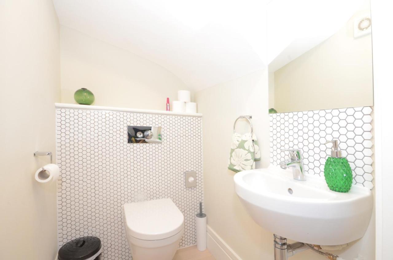 The Mews - 2 Bedroom Luxury, Spacious House With Free Parking Сasa de vacaciones York